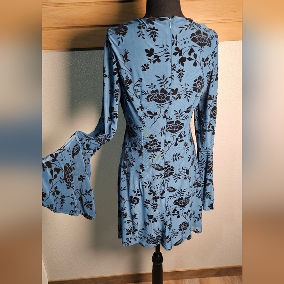 Cute Coquette Dress in Teal /Black Floral. Size Small, Flair Sleeves by Miami - Picture 11 of 11